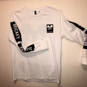 Men’s Licensed Mickey Mouse Long Sleeve Tee